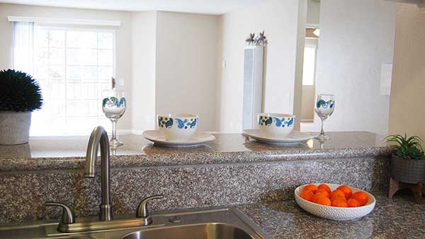 Elm Court Apartment granite breakfast bar