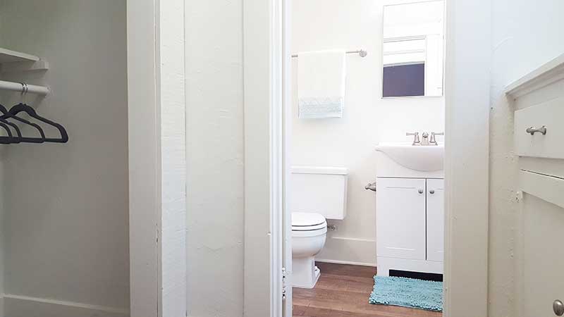 Apartment bathroom entry way