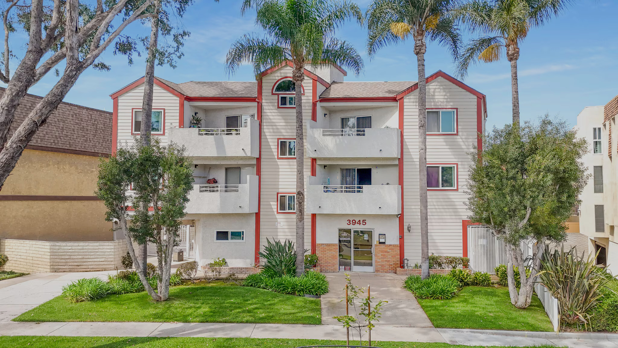 Villa Virginia Apartment full view of front of building